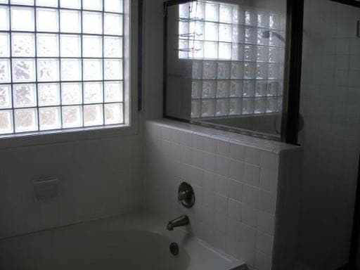 Building Photo - 1130 Summit Crest