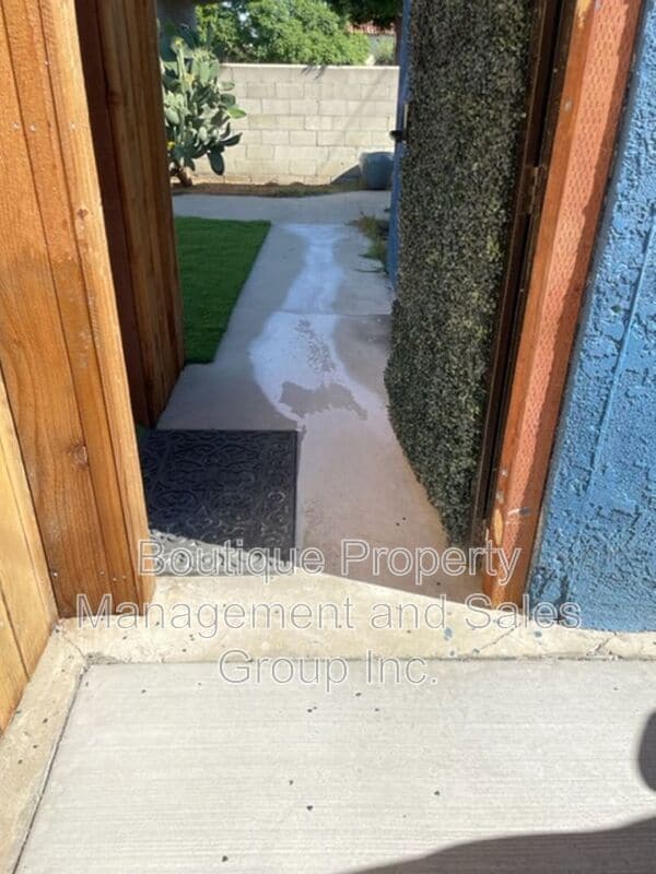 Building Photo - 792 Termino Ave