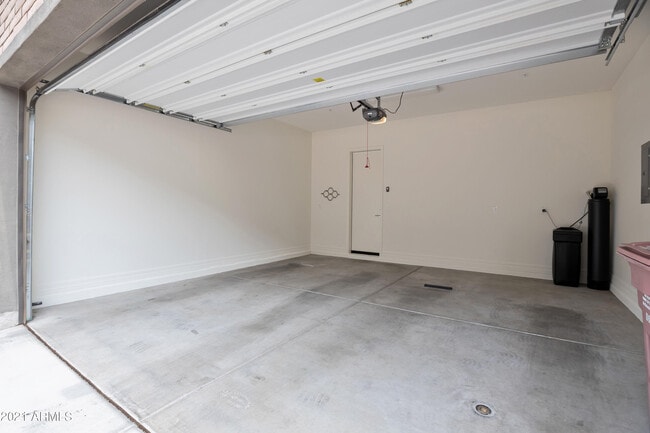 Building Photo - 7358 E Casitas Del Rio Dr