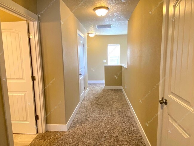 Building Photo - SW Bend Home Close to Old Mill & Deschutes River Trail