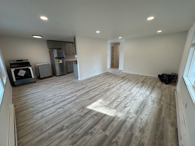 Building Photo - Newly Remodeled 2 Bedroom 1 Bathroom - Duplex