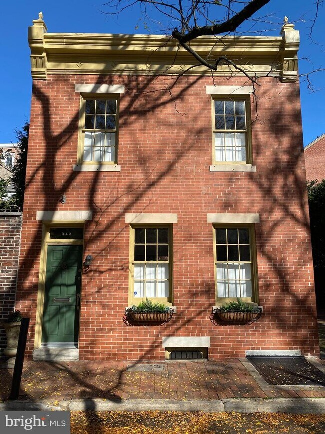 Building Photo - 323 Cypress St