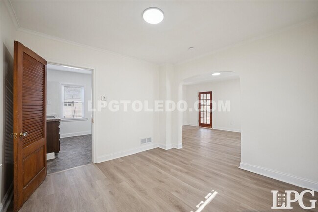 Building Photo - 5455 Douglas Rd