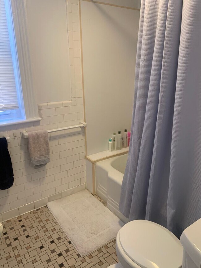 Building Photo - 8 Fuller St