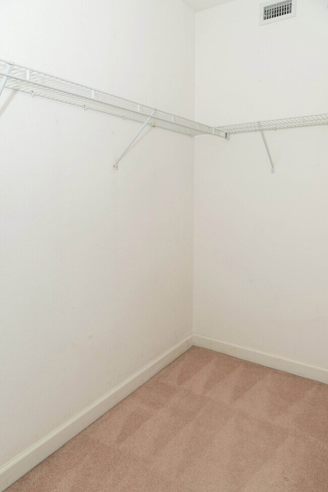 Building Photo - 113 Brooks St SE