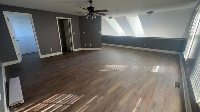 Building Photo - Must see 2 bed 2 bath!