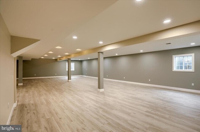 Building Photo - 51 Franklin Dr