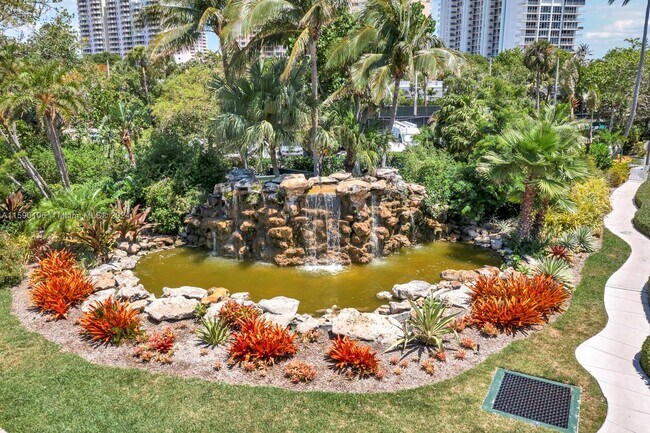 Building Photo - 1121 Crandon Blvd