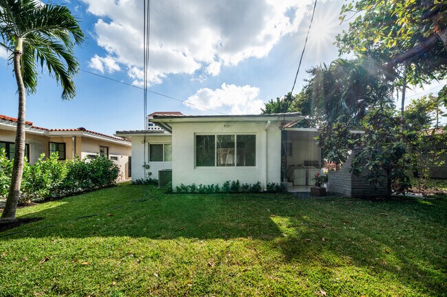 Building Photo - 47 Oviedo Ave