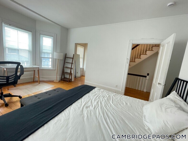 Building Photo - 32 Healey St