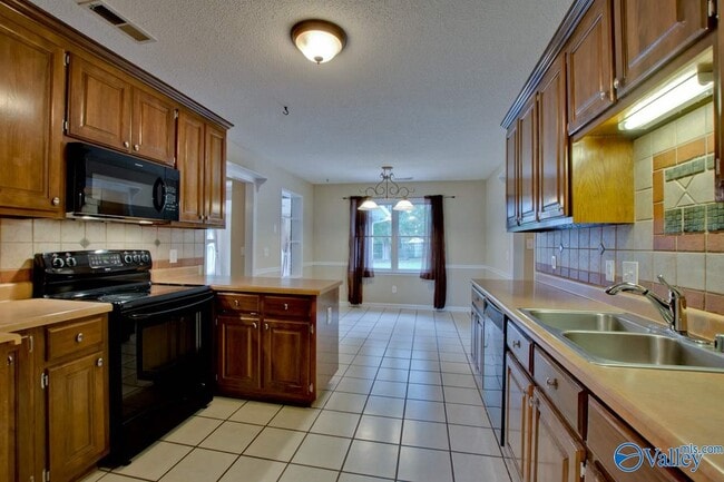 Building Photo - 131 Clubhouse Ln