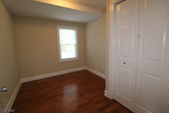Building Photo - 30 White Meadow Ave