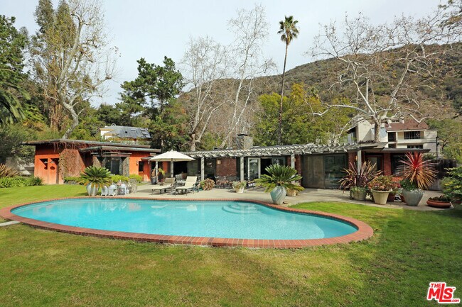 Building Photo - 2673 Mandeville Canyon Rd