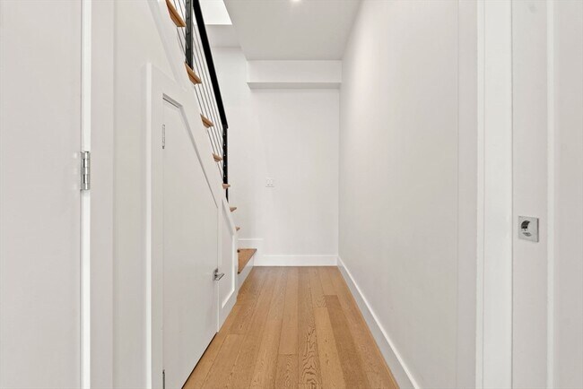 Building Photo - 51 Silver St