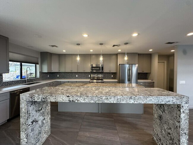 Building Photo - 4 Saturn Cir
