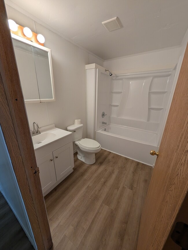 Building Photo - 415 S Silverleaf St