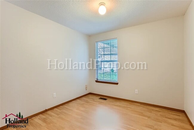 Building Photo - Gorgeous & Spacious Home 4 beds 3 bath!!!