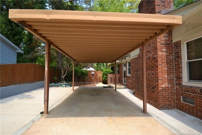 Building Photo - 806 Kingswood Dr