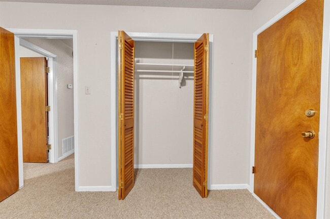 Building Photo - 901 Eden Ln