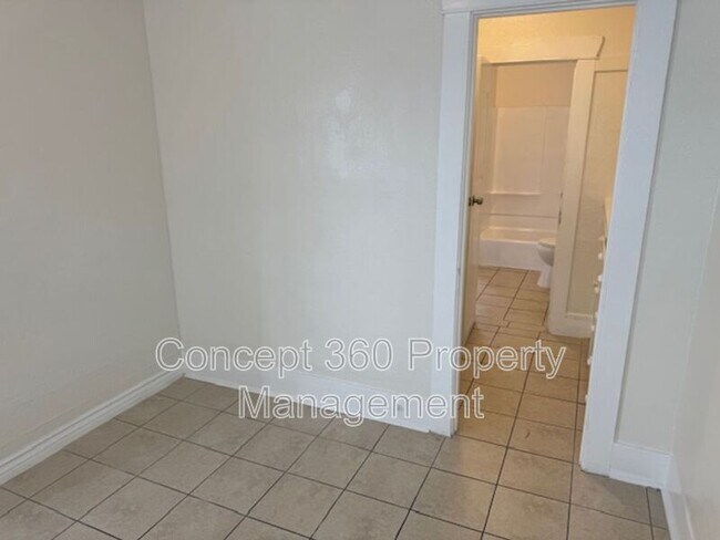 Building Photo - 758 Cerritos Ave