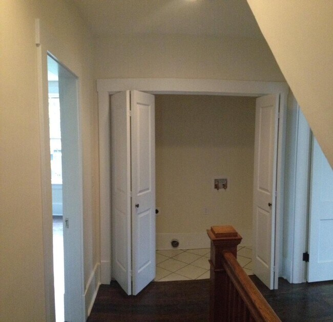 Building Photo - 4200 Mercier St