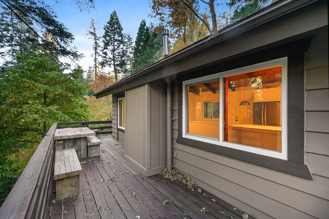 Building Photo - 753 Oakmont Ln