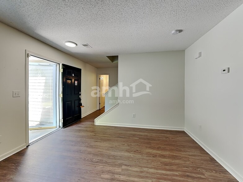 Building Photo - 505 Kingsman Ln