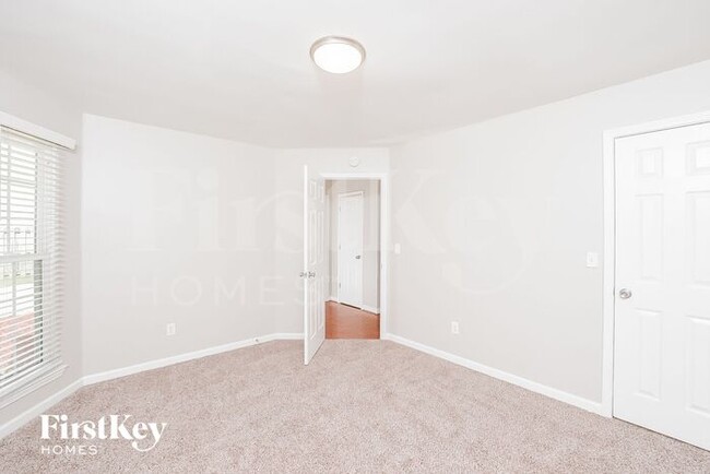 Building Photo - 217 Brookhollow Dr