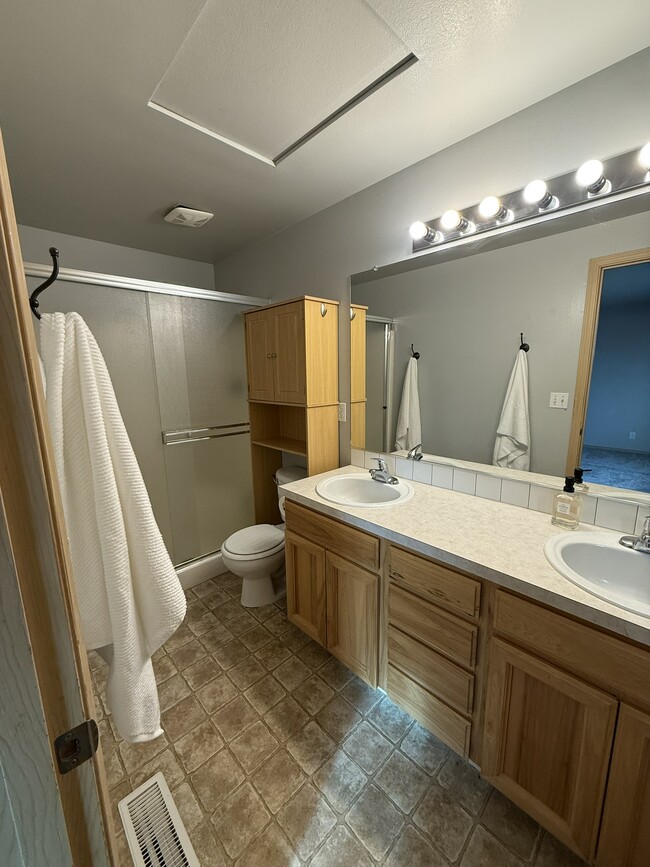 Building Photo - Taft Drive