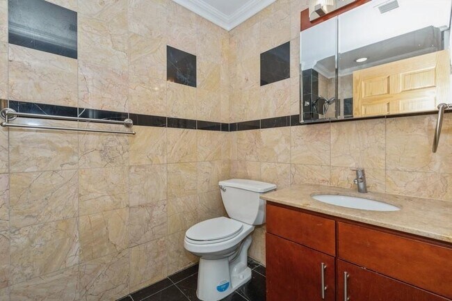 Building Photo - 17 Meadow Rd