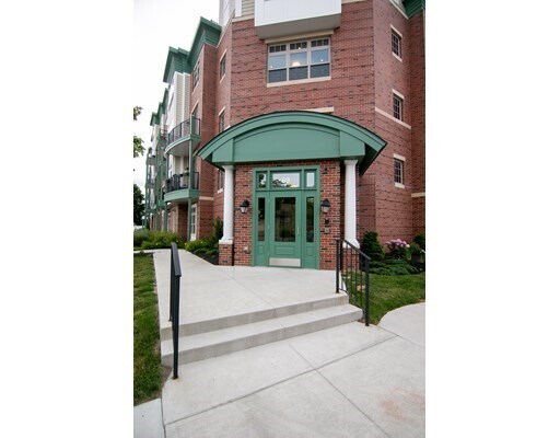 Building Photo - 69 Foundry St