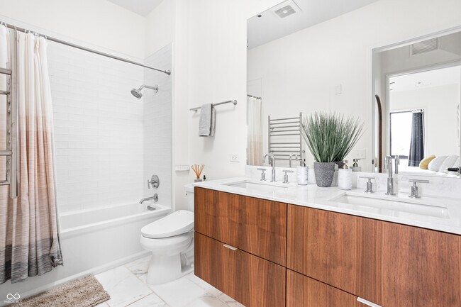 Building Photo - 877 N East St