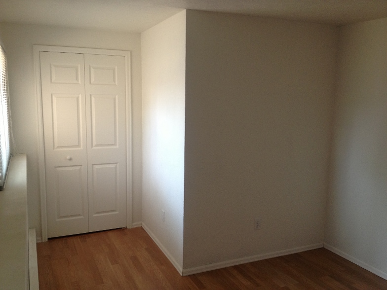 Building Photo - 2241 W Hillside Ave