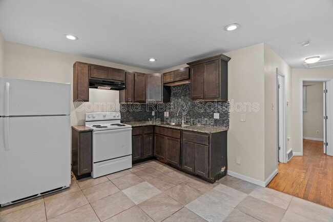 Building Photo - 2502 McLaran Ave