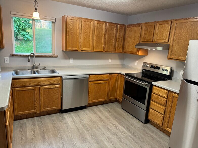 Building Photo - 431 Central AVE W