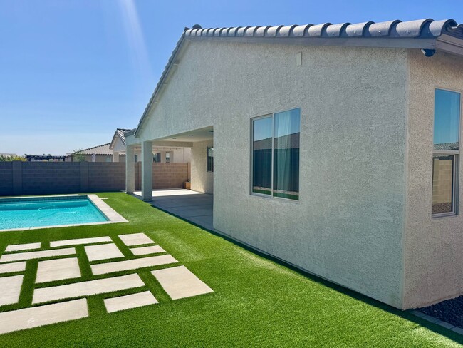 Building Photo - Landscaped Estrella at Mesa Del Sol Pool H...