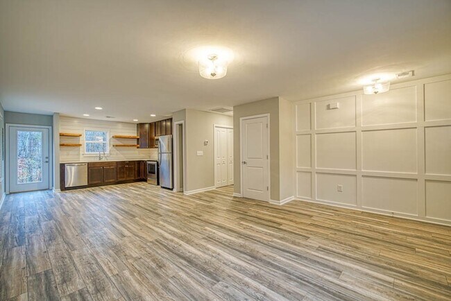 Building Photo - Craftsman Style Home in Greer