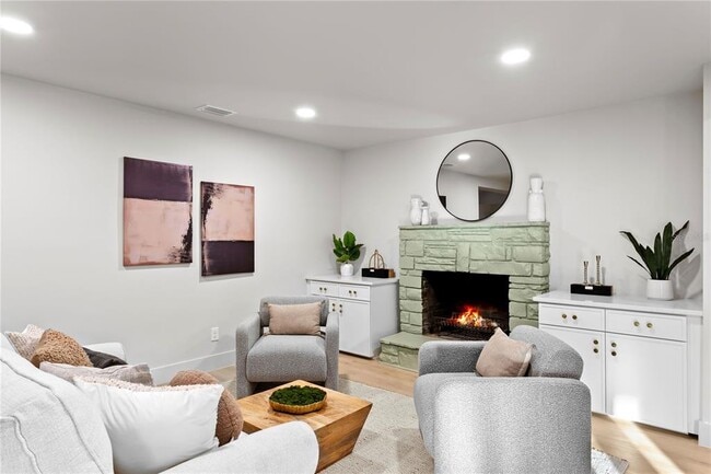 Building Photo - 4504 W Lamb Ave