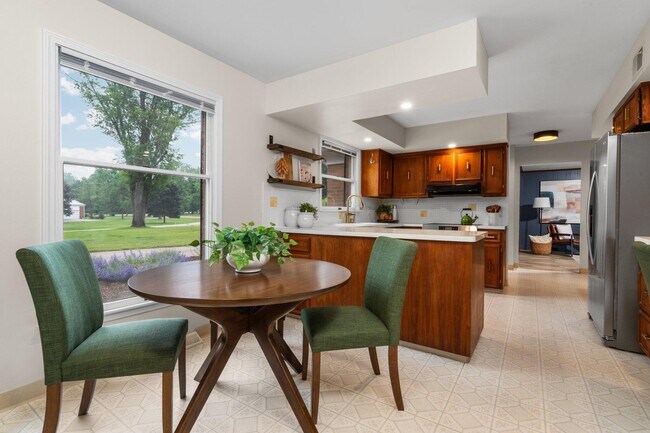 Building Photo - 3673 Pheasant Dr