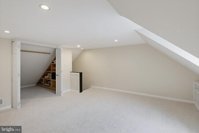 Building Photo - 871 Oella Ave