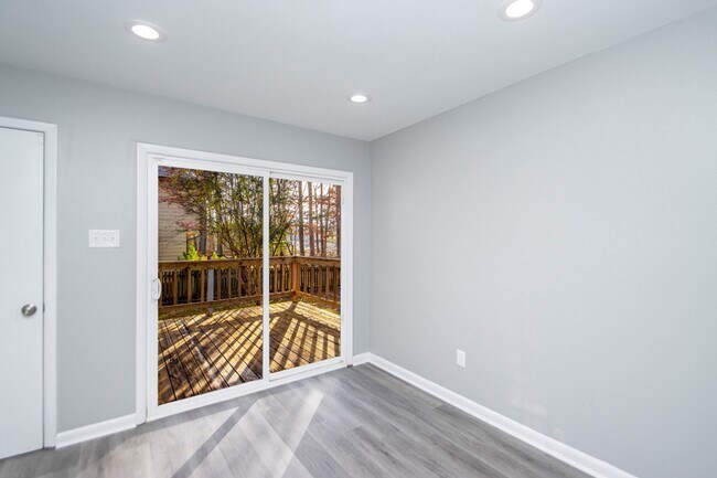 Building Photo - 20 Laver Cir