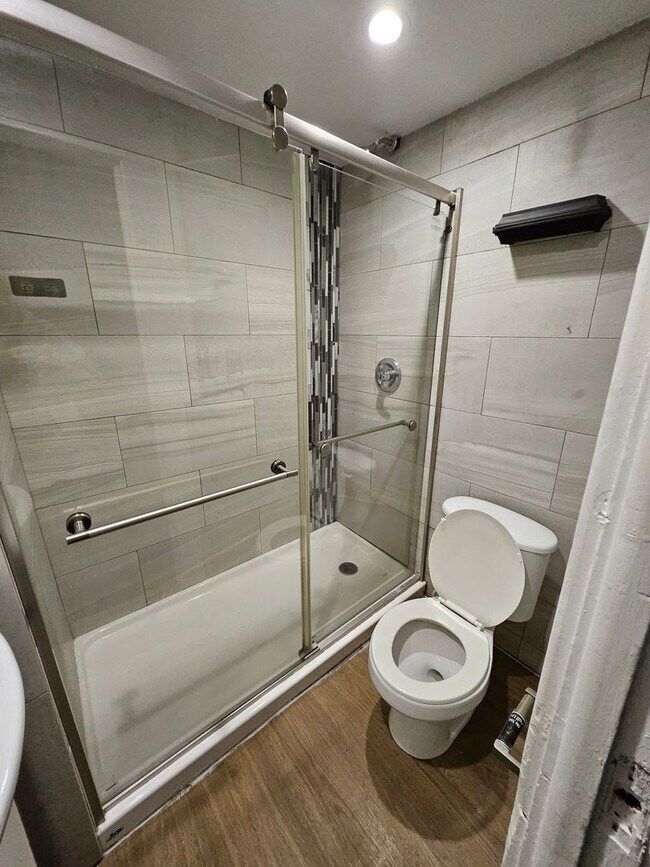 Building Photo - 1123 E 24th St