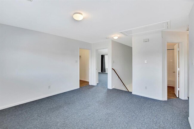 Building Photo - 1811 Adobe Falls Dr