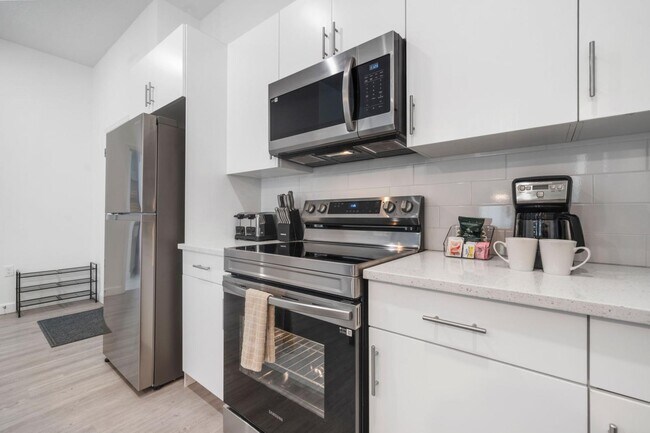 Building Photo - 384 Famagusta Dr