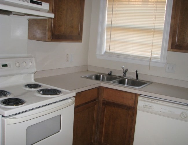Kitchen - Heritage Court