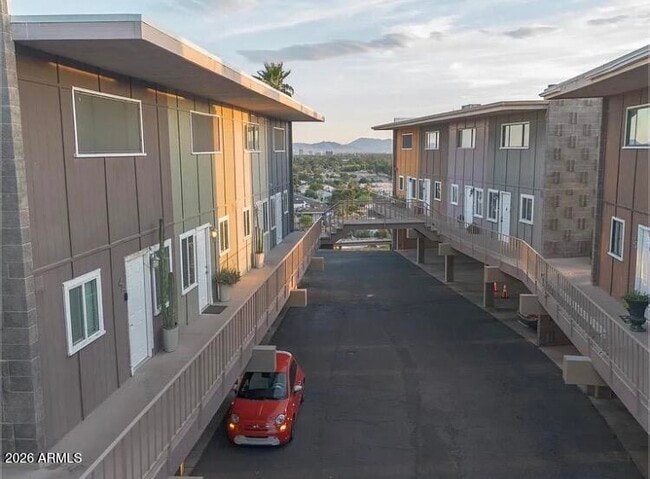 Building Photo - 1057 E Butler Dr