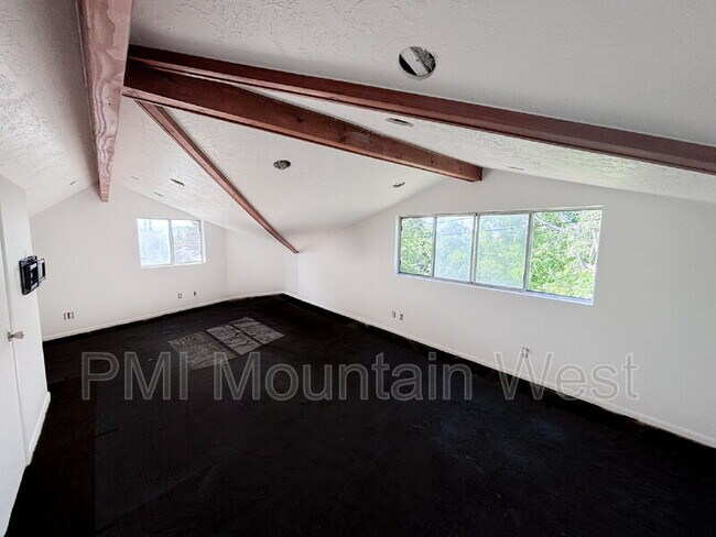 Building Photo - 985 Horsley Cir