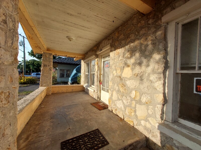 Building Photo - 2713 5th St W