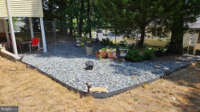 Building Photo - 1511 Jomar Dr