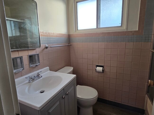 Building Photo - 8649 Niles Center Rd